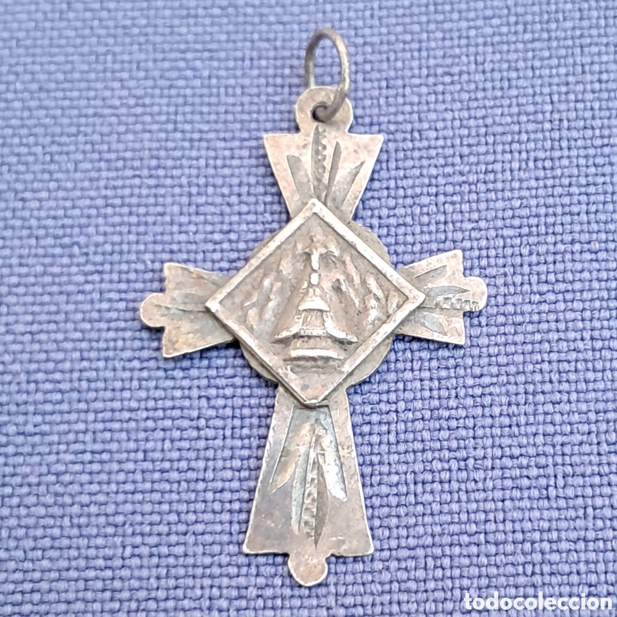 Antiguidades: Antigua medalla de plata de Nuestra Se&ntilde;ora de Montserrat, circa 1910