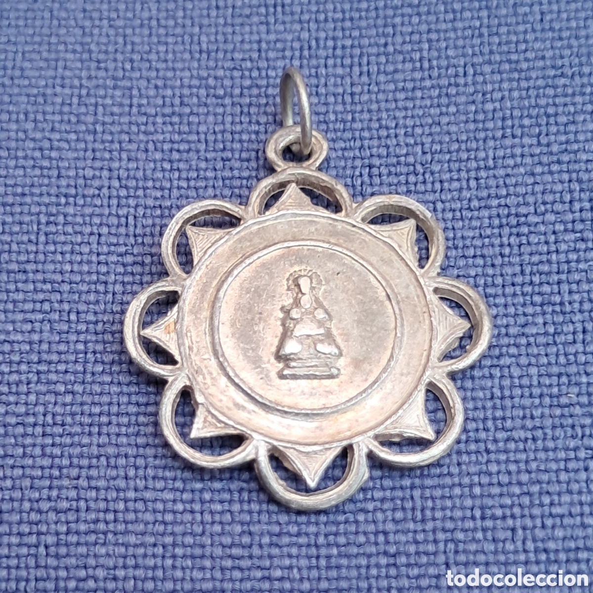 Antiguidades: Antigua medalla de plata del Santo &Aacute;ngel de la Guarda, Jes&uacute;s y Mar&iacute;a, circa 1920