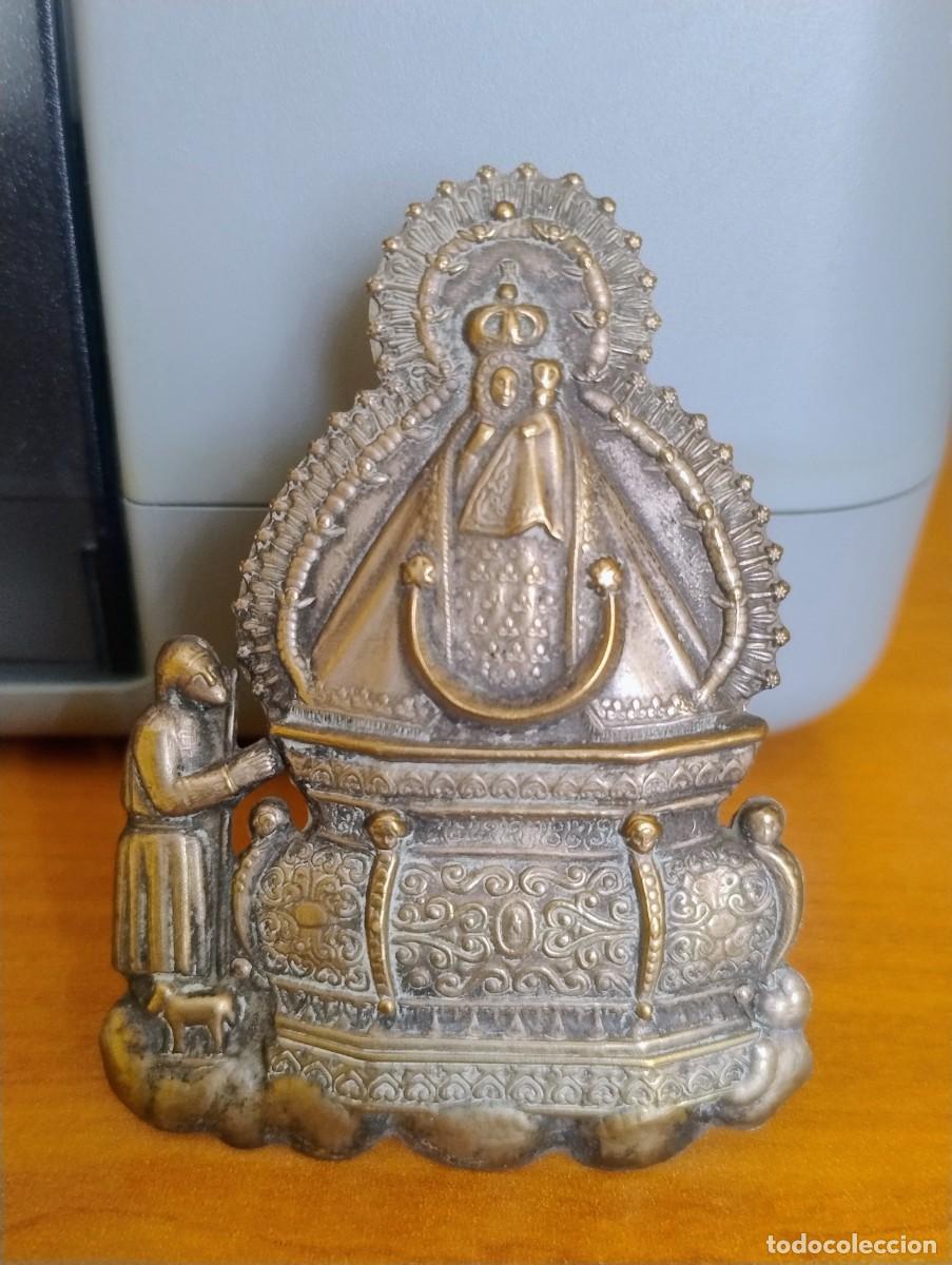 Antig&uuml;edades: ANTIGUA CAPILLA DE MESA MET&Aacute;LICA. VIRGEN DE LA CABEZA. ANDUJAR. UNOS 8 X 6 CM