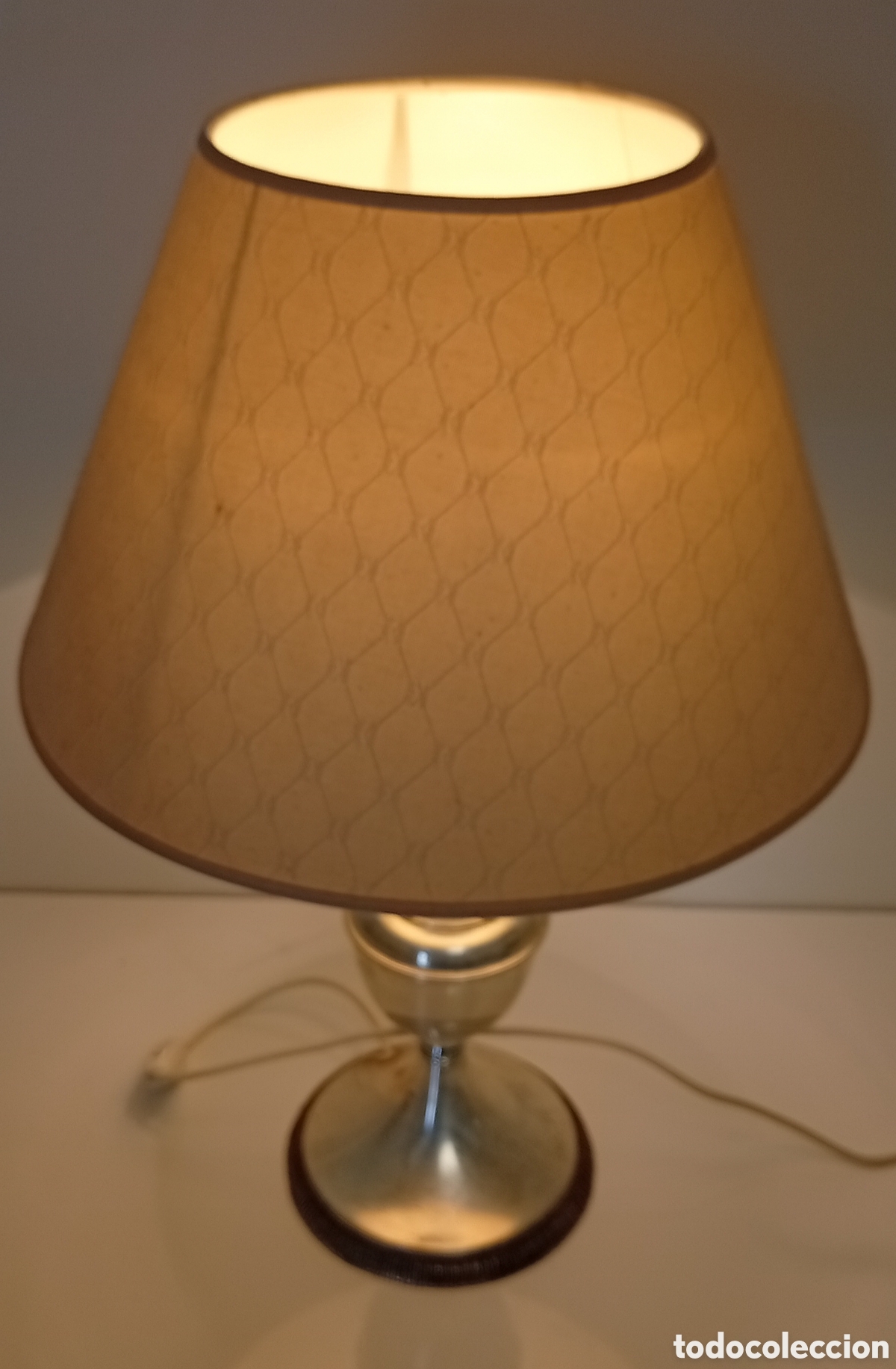 Antig&uuml;edades: .LAMPARA DE MESA PLATEADA Y BEIGE - Foto 3