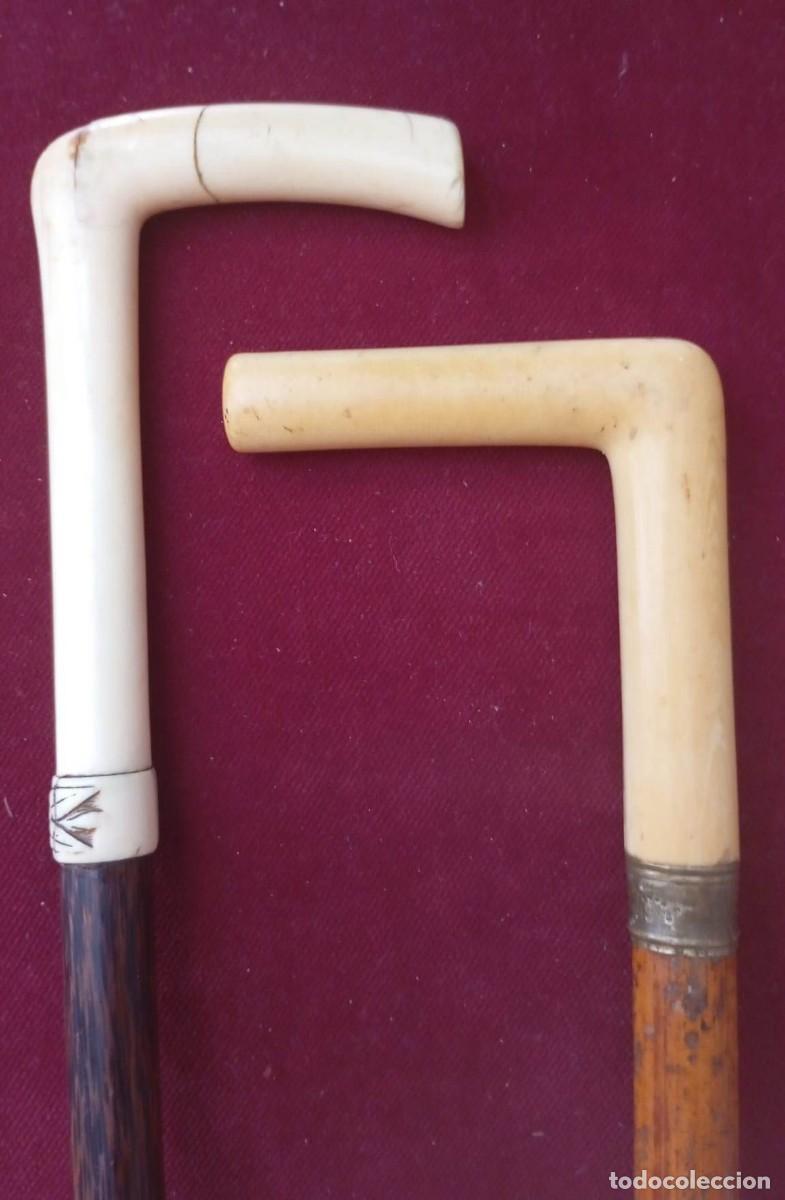 Antig&uuml;edades: Conjunto de 2 bastones antiguos de hueso tallado son empu&ntilde;adura en forma de &rdquo;L&rdquo;.