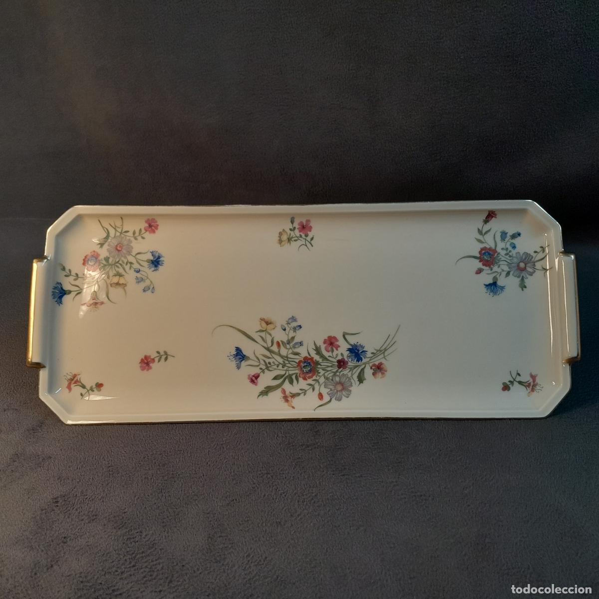 Antig&uuml;edades: BANDEJA DE PORCELANA DE LIMOGES DECORADA CON FLORES SILVESTRES. SIGLO XX