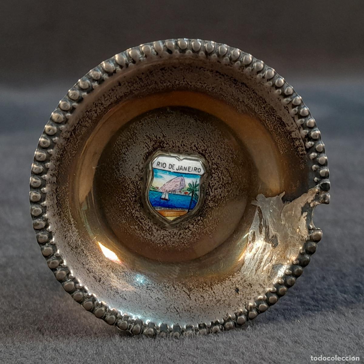 Antig&uuml;edades: CENICERO DE PLATA Y ESMALTE CON ESCUDO DE R&Iacute;O DE JANEIRO. SIGLO XX