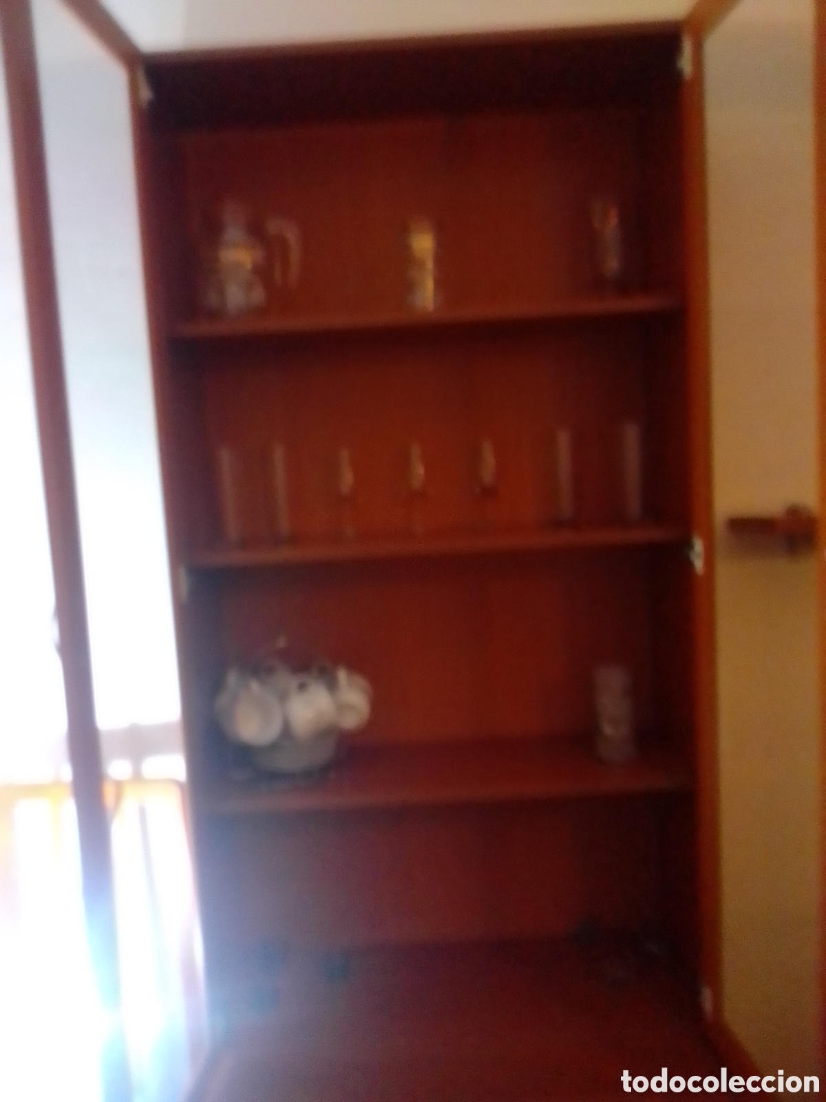 Antig&uuml;edades: Estanter&iacute;a de madera y cristal - Foto 2