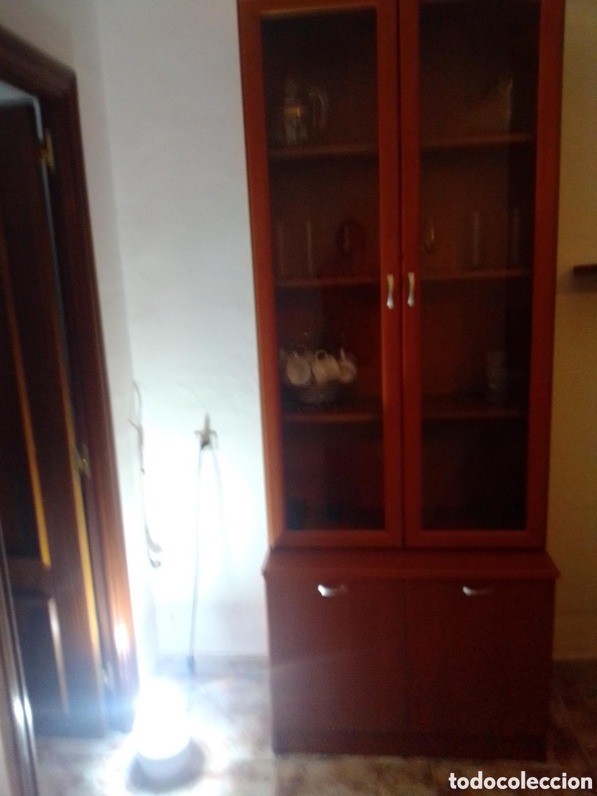 Antig&uuml;edades: Estanter&iacute;a de madera y cristal - Foto 5