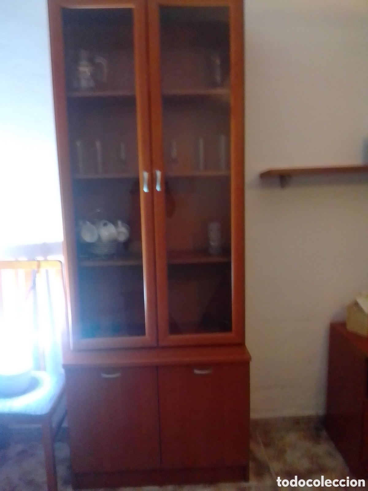 Antig&uuml;edades: Estanter&iacute;a de madera y cristal - Foto 9