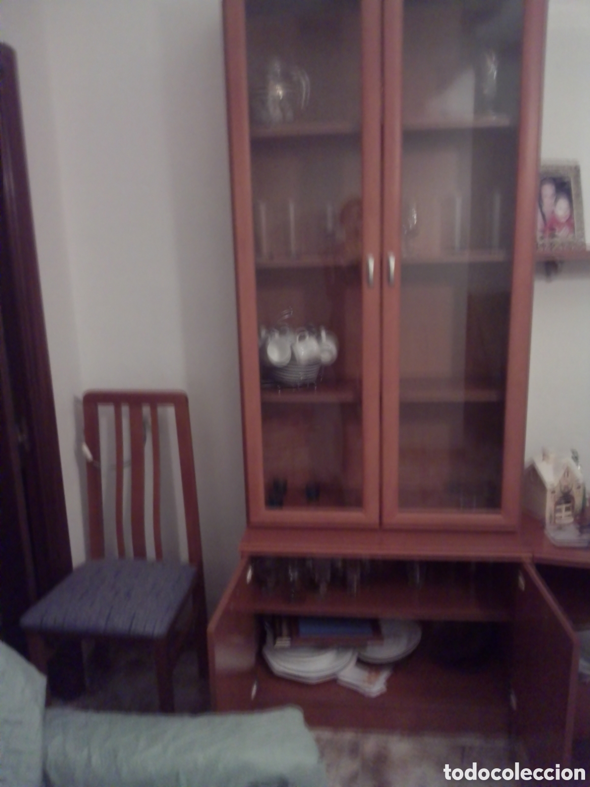 Antig&uuml;edades: Estanter&iacute;a de madera y cristal - Foto 11