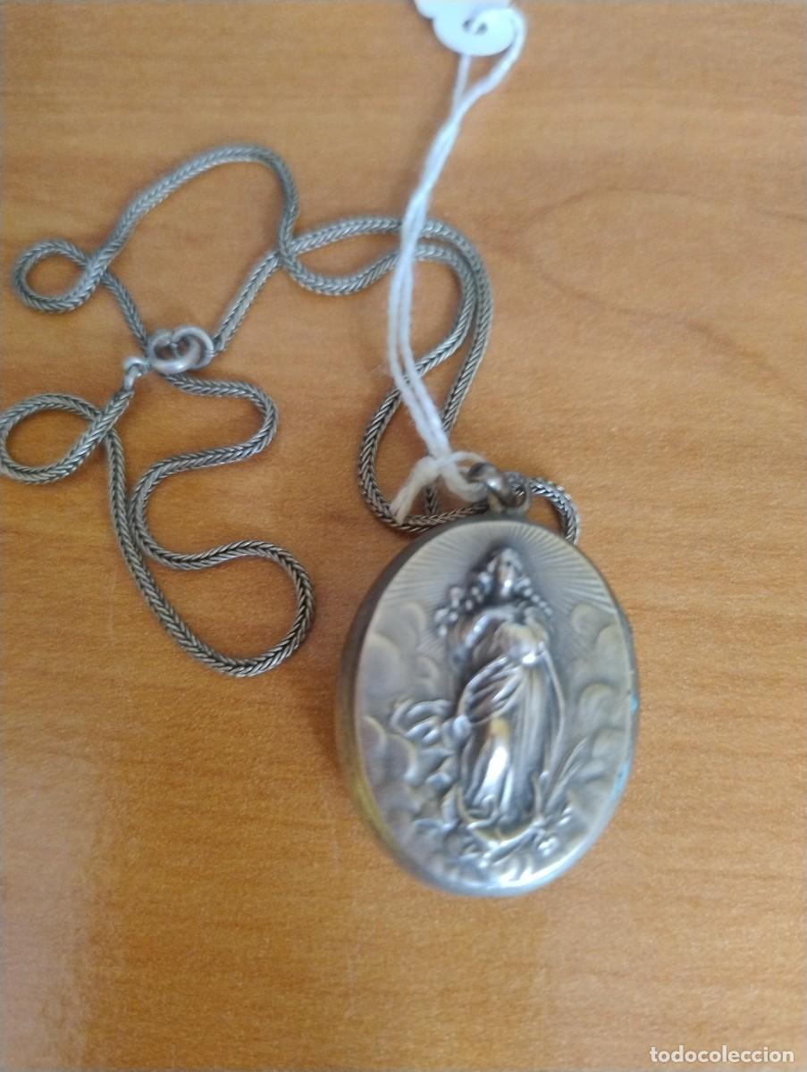 Antig&uuml;edades: Porta rosario con cadena de 23 cm Virgen.