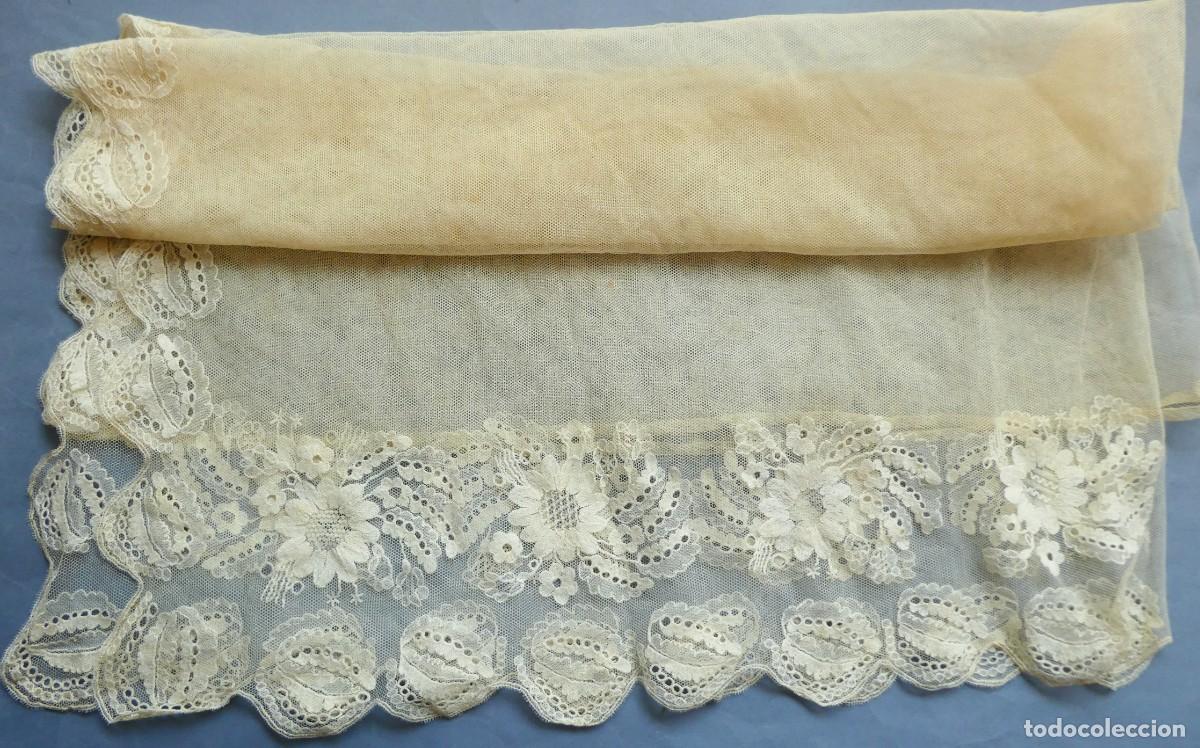 Antig&uuml;edades: ANTIGUA MANTILLA DE ENCAJE S. XIX