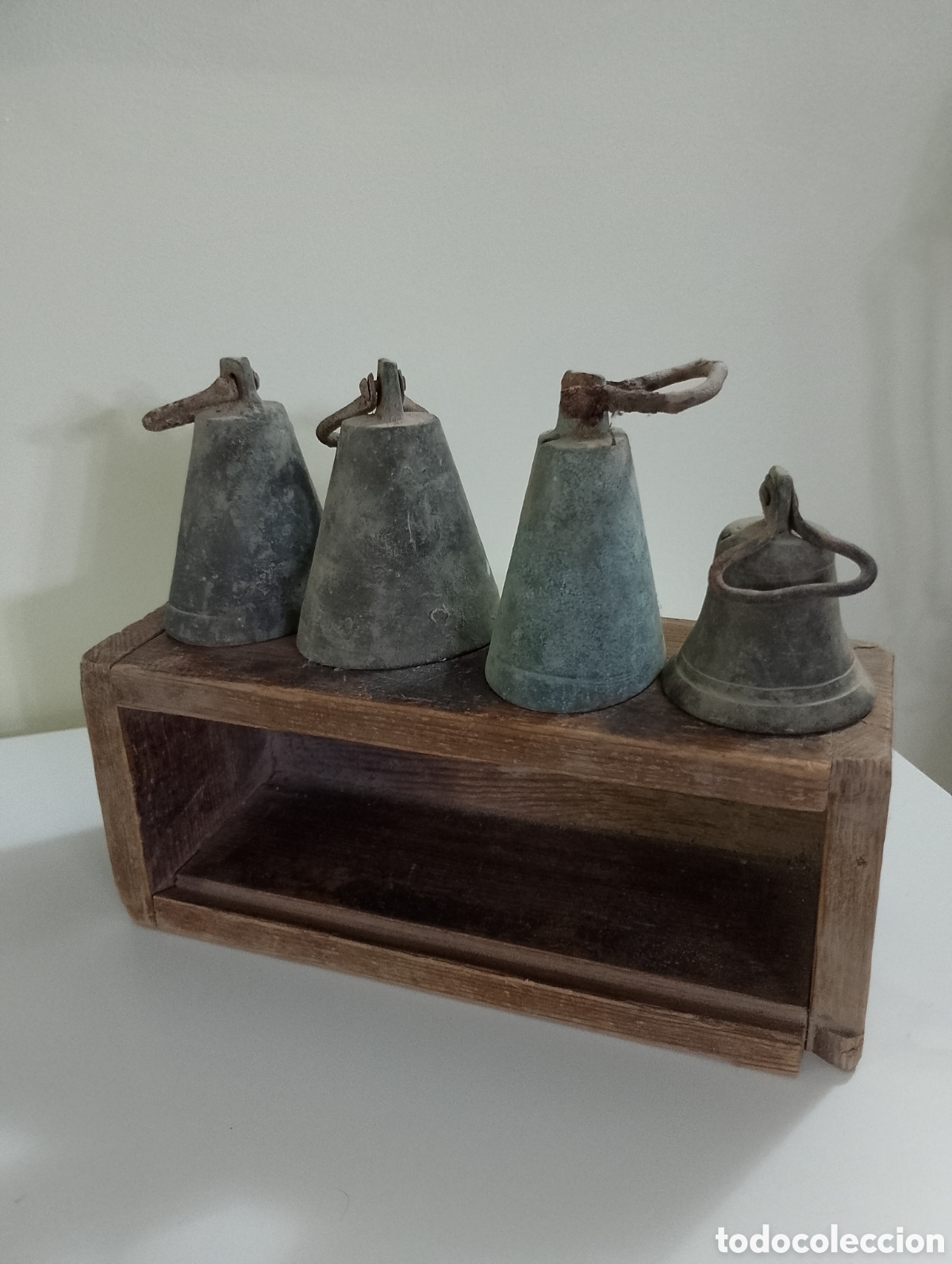 Antig&uuml;edades: Lote rustico con campanillas