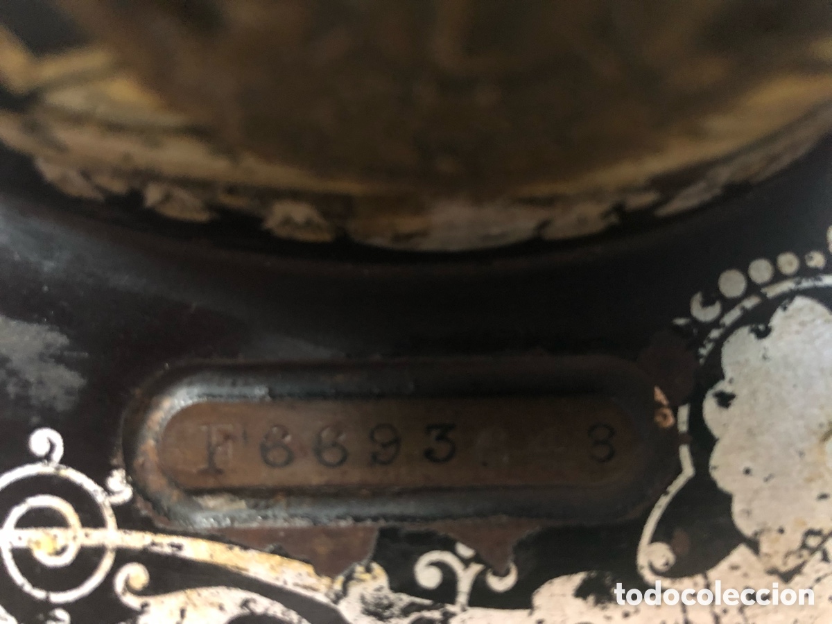 Antig&uuml;edades: M&aacute;quina de coser Singer - Foto 4