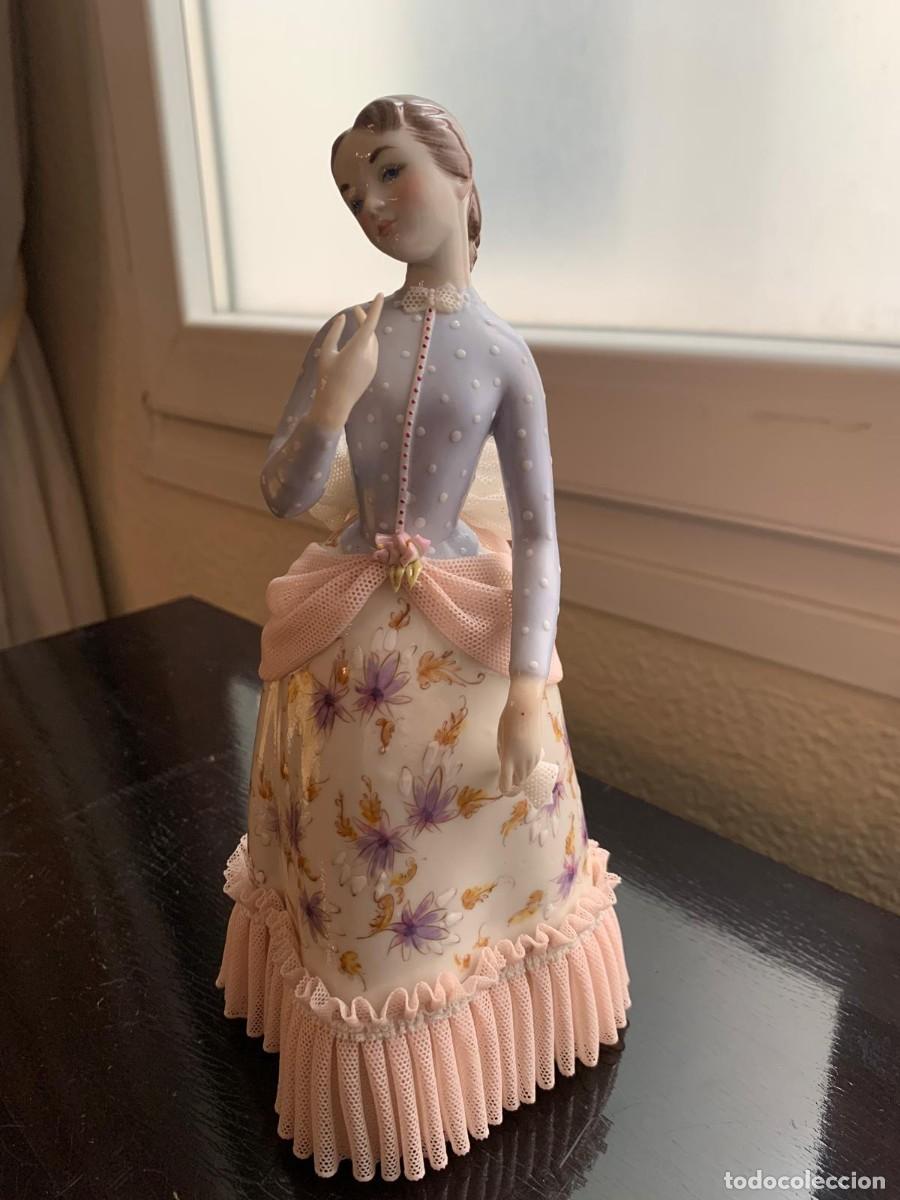 Antig&uuml;edades: Figura Lladr&oacute; Porcelana Mujer Vestido Flores