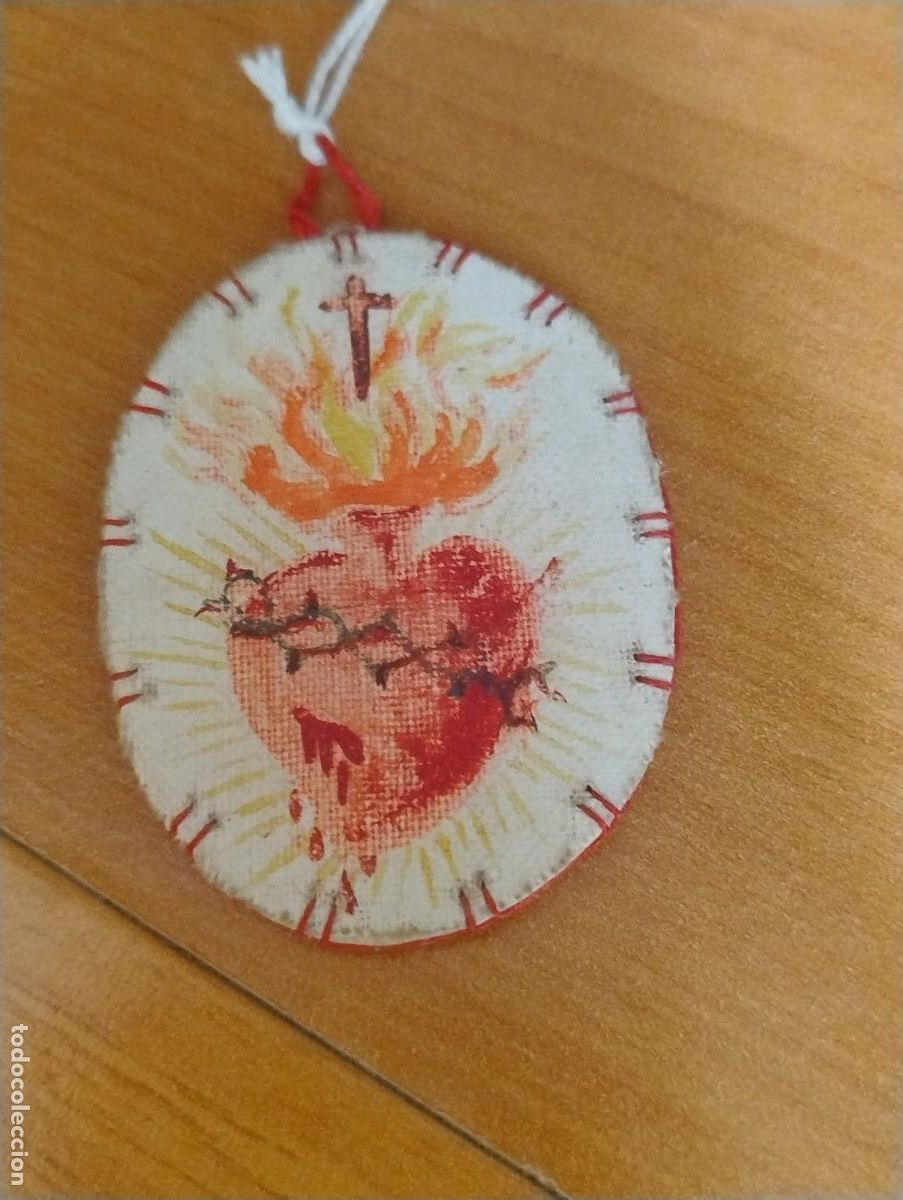Antiguidades: Detente antiguo en tela el Sagrado Coraz&oacute;n de Jesus est&aacute; contigo . Unos 4,50 x 3,50 cm