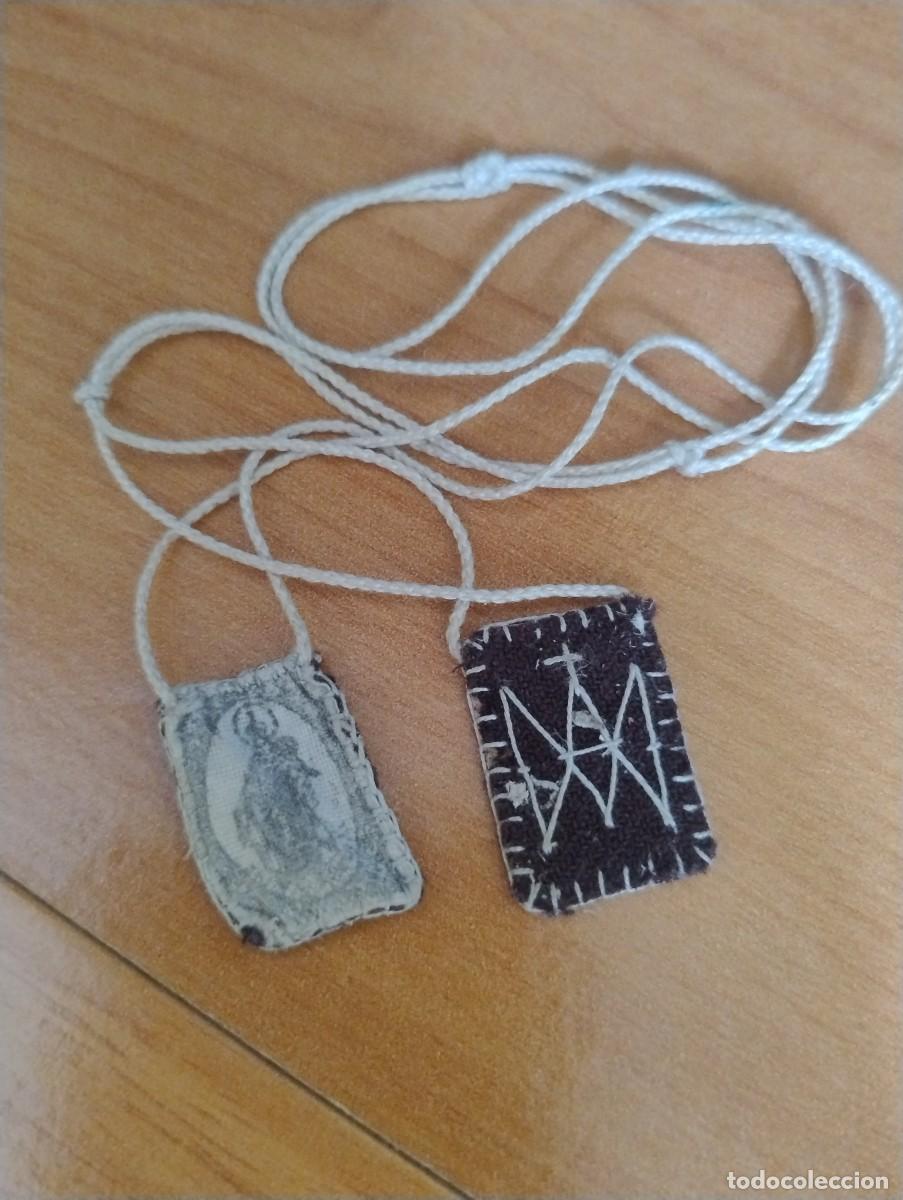 Antiquit&eacute;s: Bonito y peque&ntilde;o escapulario de la Virgen del Carmen.