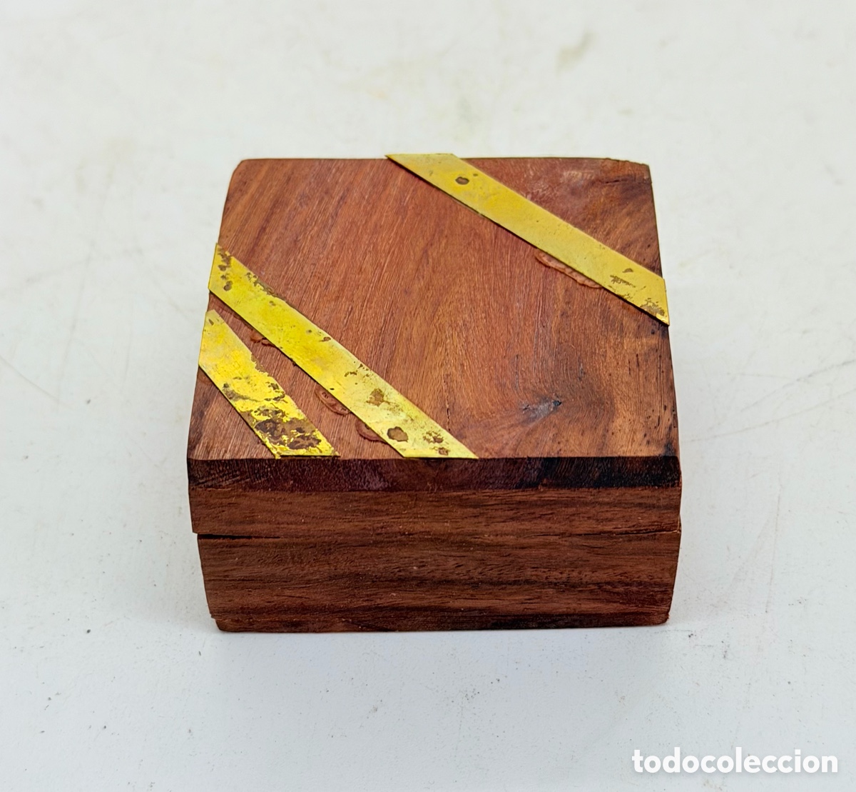 Antig&uuml;edades: Antigua Caja de Madera y Lat&oacute;n