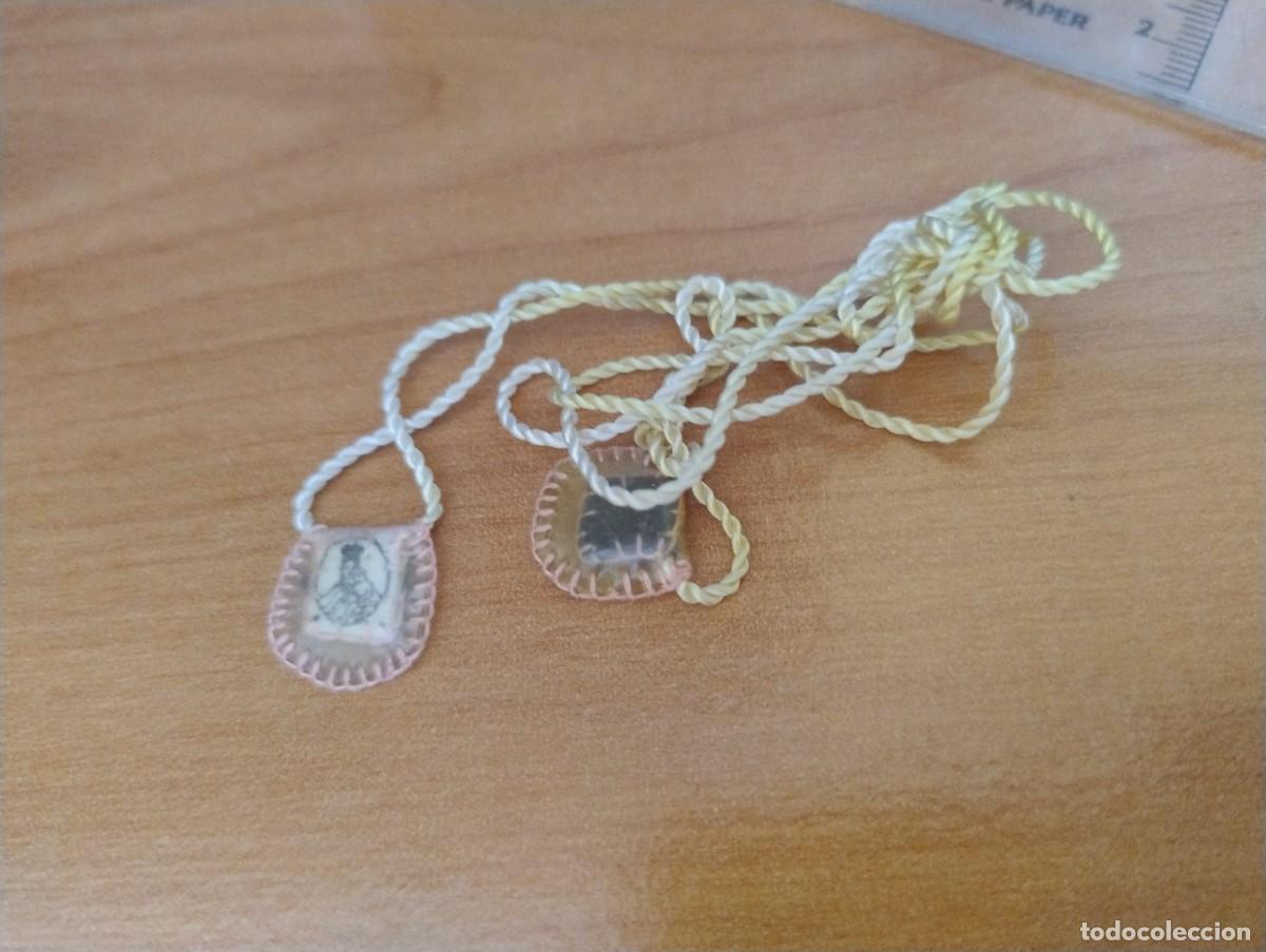 Antiquit&eacute;s: Miniatura escapulario de la Virgen del Carmen.