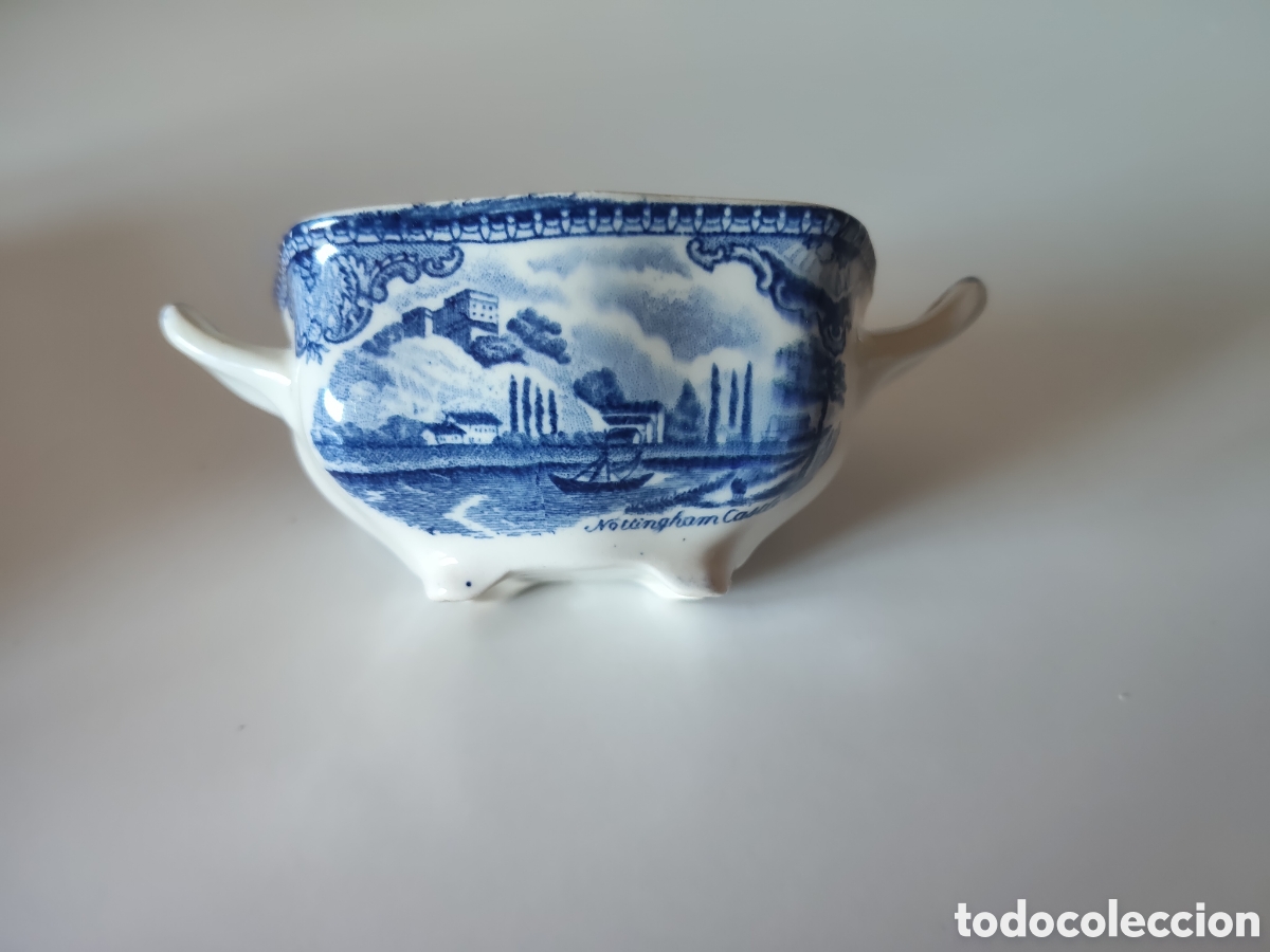 Antig&uuml;edades: Azucarero cer&aacute;mica blanca con motivos azules. Made in England.