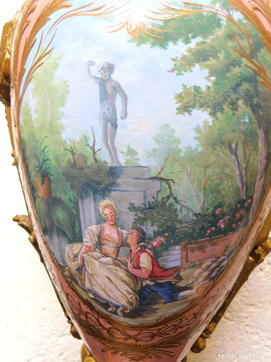 Antig&uuml;edades: PAREJA DE JARRONES DE PORCELANA Y BRONCE - Foto 5