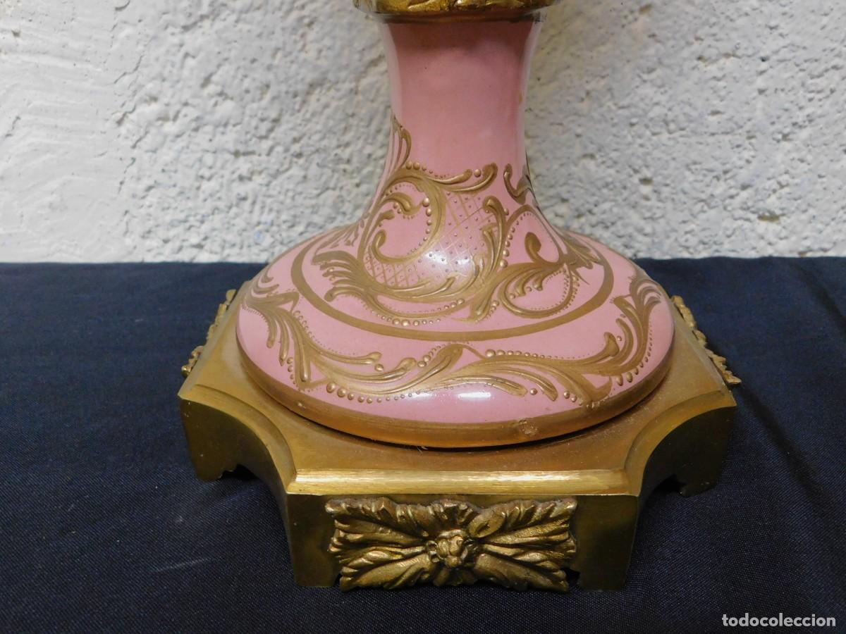 Antig&uuml;edades: PAREJA DE JARRONES DE PORCELANA Y BRONCE - Foto 6