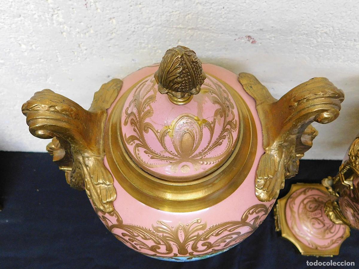 Antig&uuml;edades: PAREJA DE JARRONES DE PORCELANA Y BRONCE - Foto 7