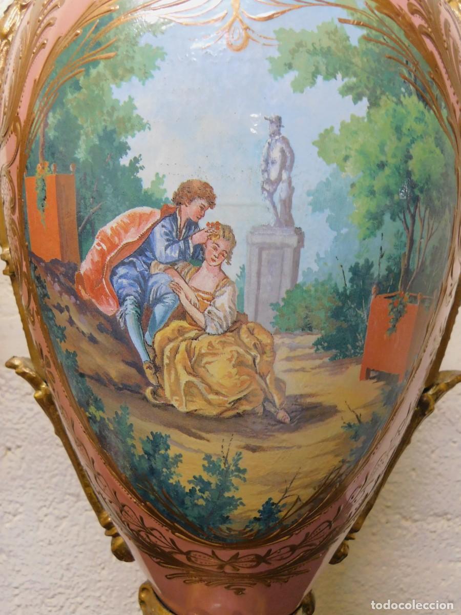 Antig&uuml;edades: PAREJA DE JARRONES DE PORCELANA Y BRONCE - Foto 11