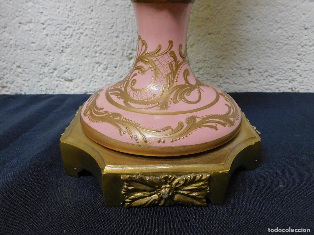 Antig&uuml;edades: PAREJA DE JARRONES DE PORCELANA Y BRONCE - Foto 12