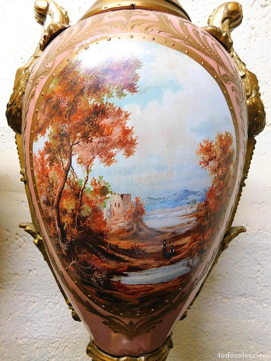 Antig&uuml;edades: PAREJA DE JARRONES DE PORCELANA Y BRONCE - Foto 15