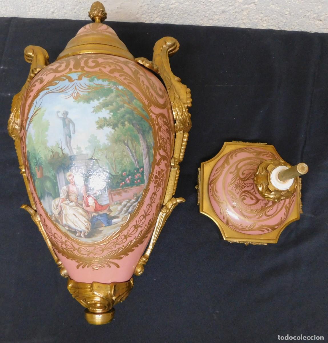 Antig&uuml;edades: PAREJA DE JARRONES DE PORCELANA Y BRONCE - Foto 17