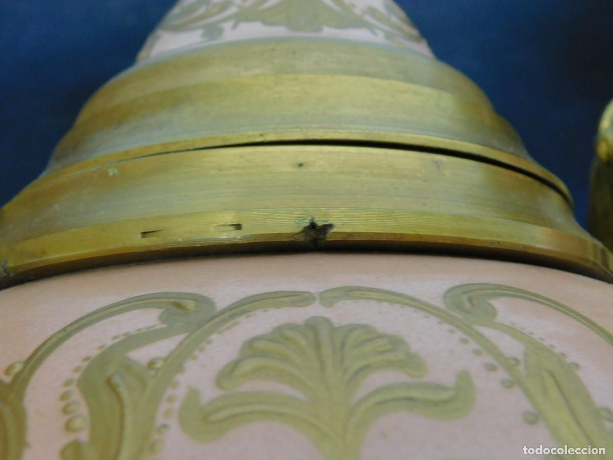Antig&uuml;edades: PAREJA DE JARRONES DE PORCELANA Y BRONCE - Foto 20