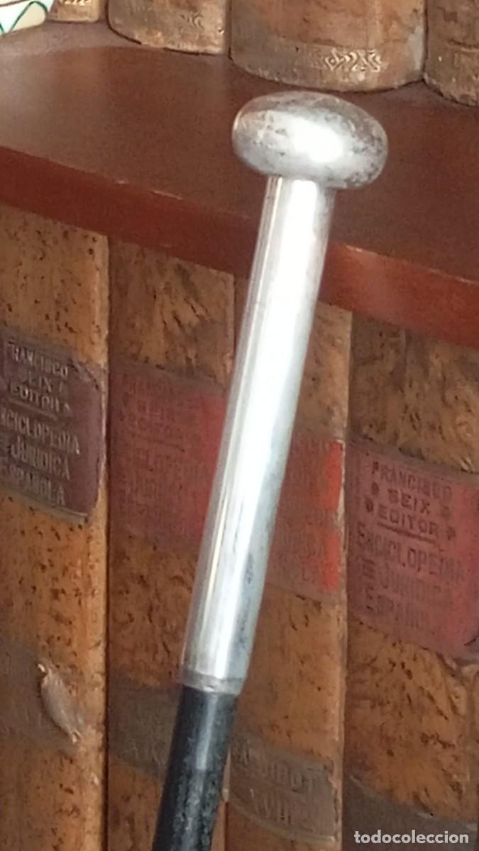 Antig&uuml;edades: Baston de mando galleta de plata lisa y palo de haya negra.