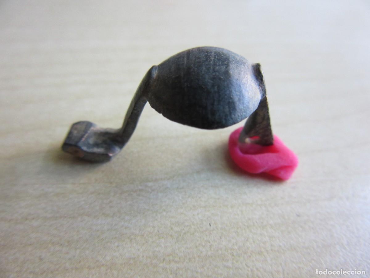 Antig&uuml;edades: Arco de f&iacute;bula anular hisp&aacute;nica de Bronce &Eacute;poca prerromana Longitud 2,6 cm