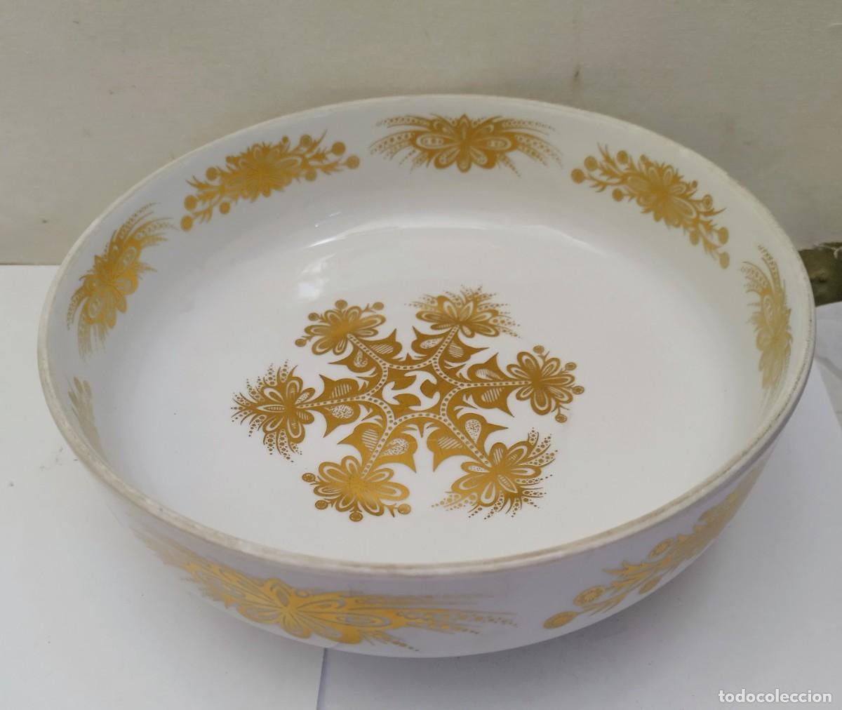 Antig&uuml;edades: Centro de mesa de porcelana alemana. Hutschenreuther. S.XX. LHS. 25x9.5cm
