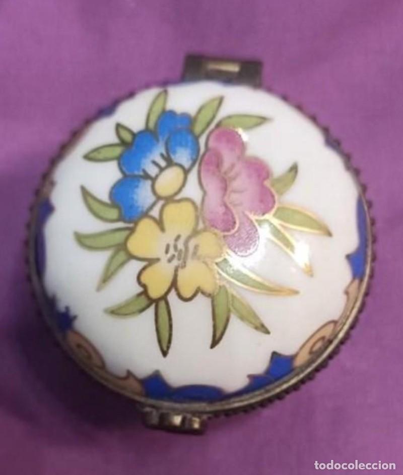 Antiquit&auml;ten: Cajita de porcelana.