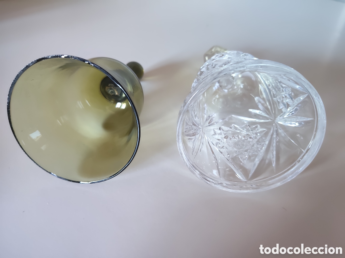 Antig&uuml;edades: Dos campanas de cristal verde y blanca - Foto 2