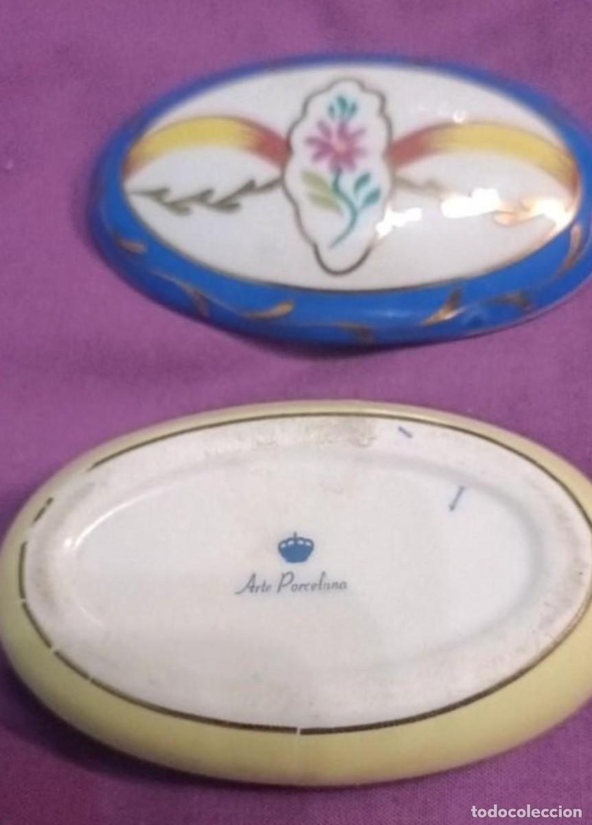 Antig&uuml;edades: Cajita ovalada de porcelana. - Foto 3