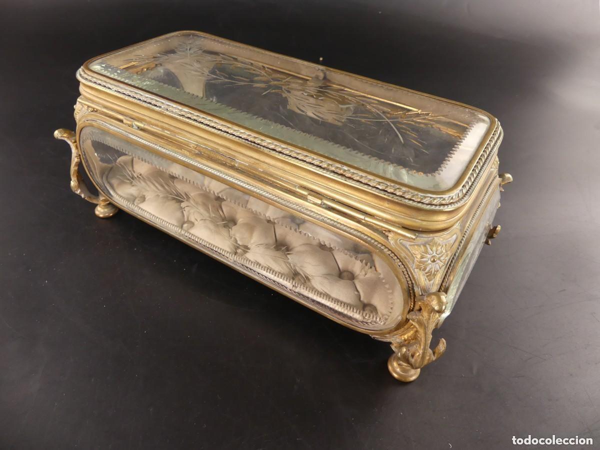 Antig&uuml;edades: ANTIGUA CAJA JOYERO DE CRISTAL Y LATON