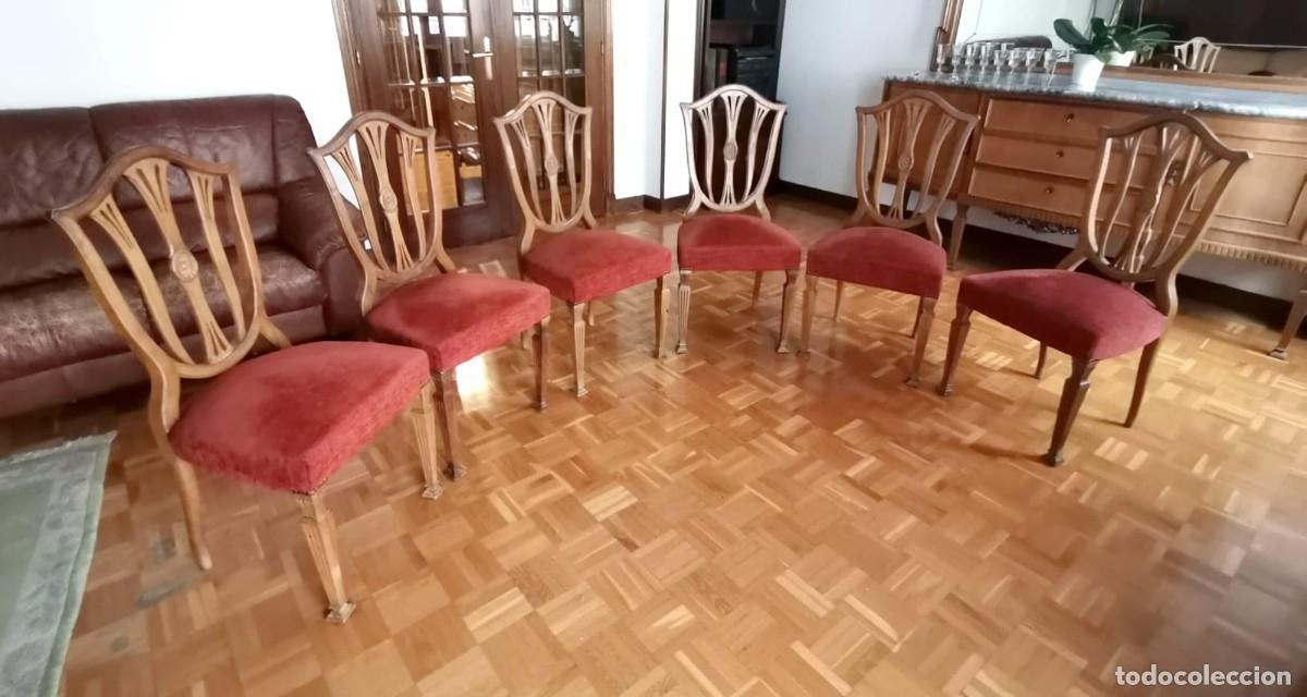 Antig&uuml;edades: 6 sillas de roble y tapicer&iacute;a color granate