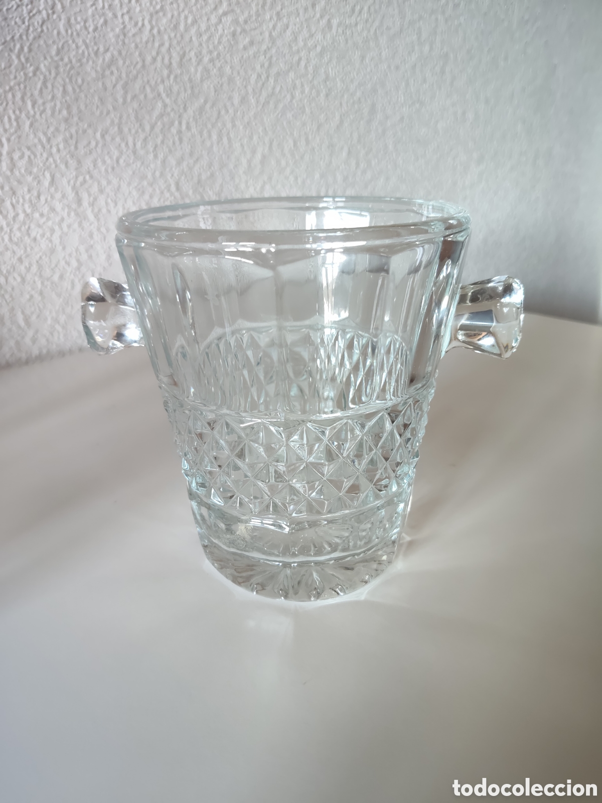 Antig&uuml;edades: Cubitera solo cristal antigua con asas y tallada con rombos