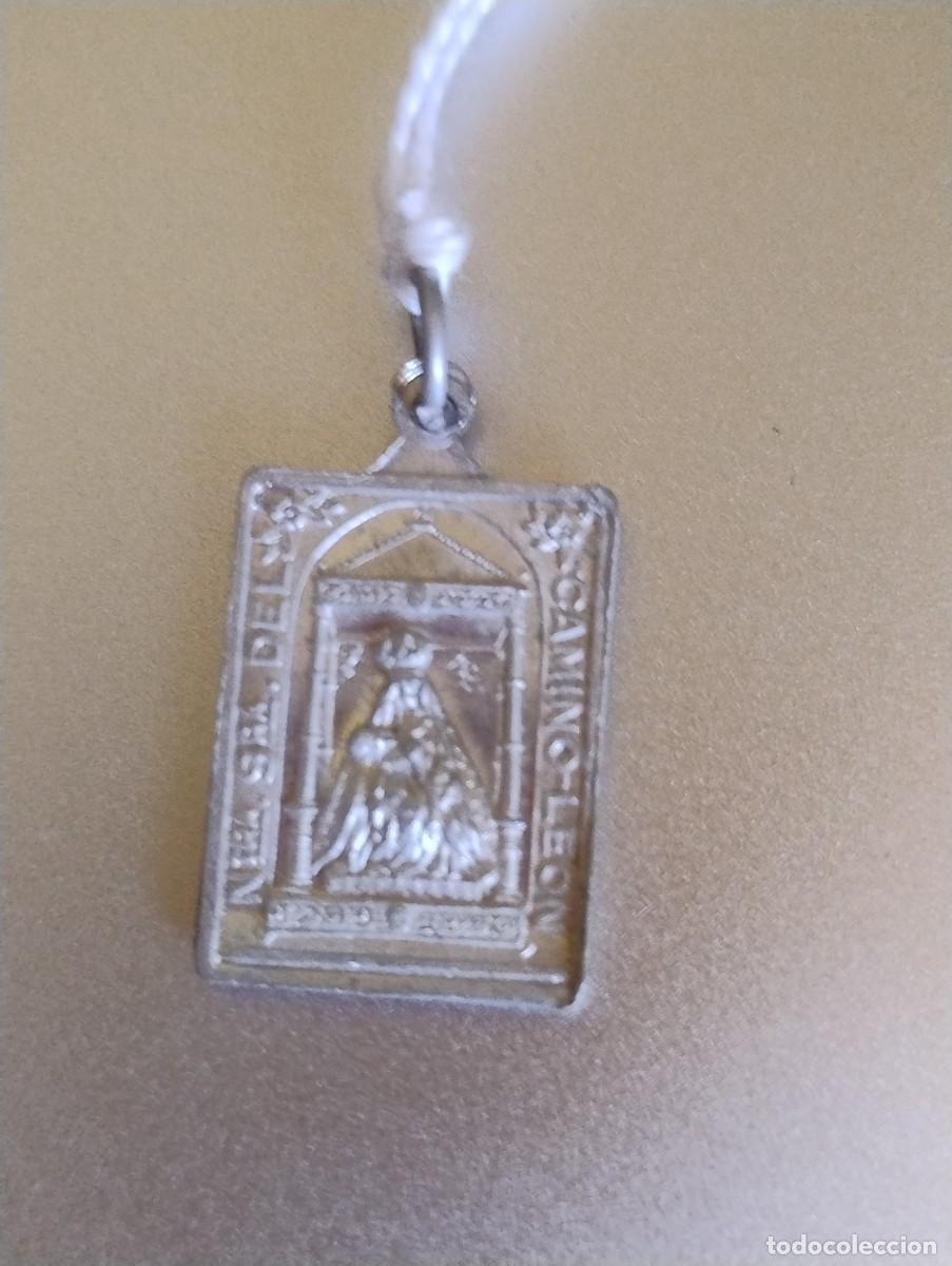 Antig&uuml;edades: Antigua medalla religiosa Nuestra se&ntilde;ora del Camino. Le&oacute;n,