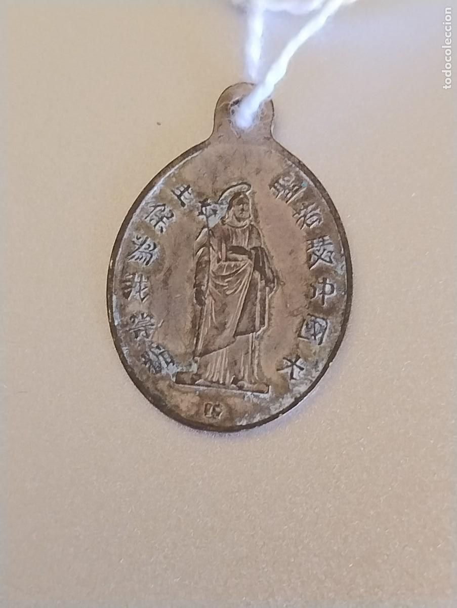 Antig&uuml;edades: Antigua medalla religiosa imagen japonesa.