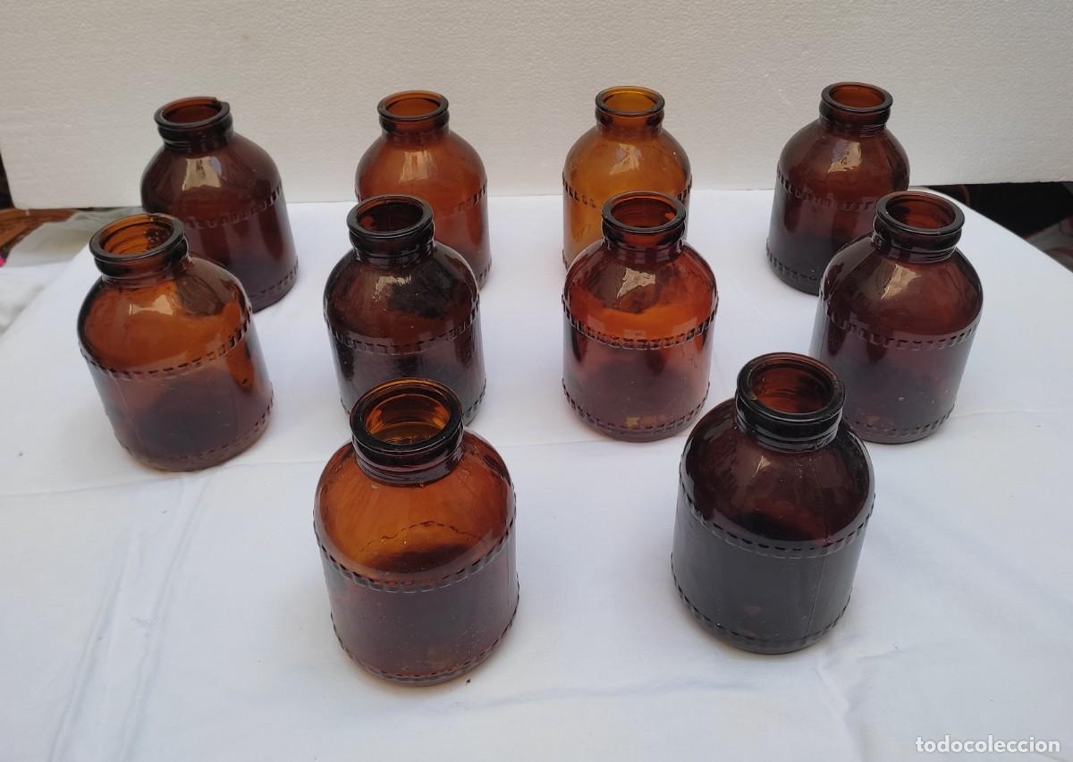 Antig&uuml;edades: 10 botes de cristal color ambar de leche condensada