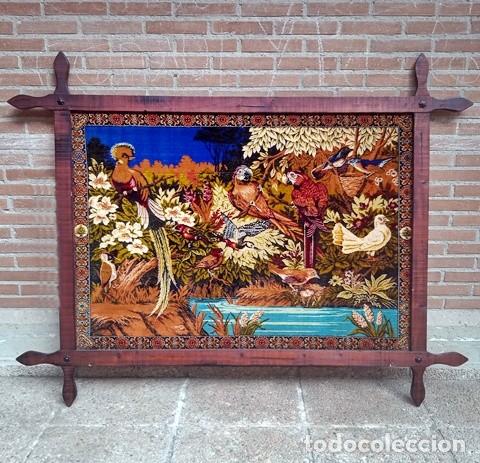 Antig&uuml;edades: Tapiz de p&aacute;jaros grande enmarcado
