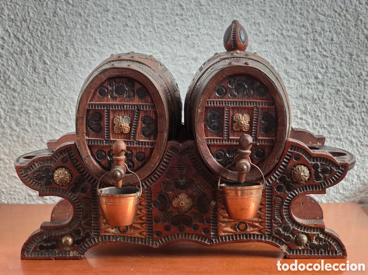 Antig&uuml;edades: Pareja Barriles Botas Talla Madera Made in Spain Firmadas Foqu&egrave;s - Decoraci&oacute;n R&uacute;stica Barricas Vino