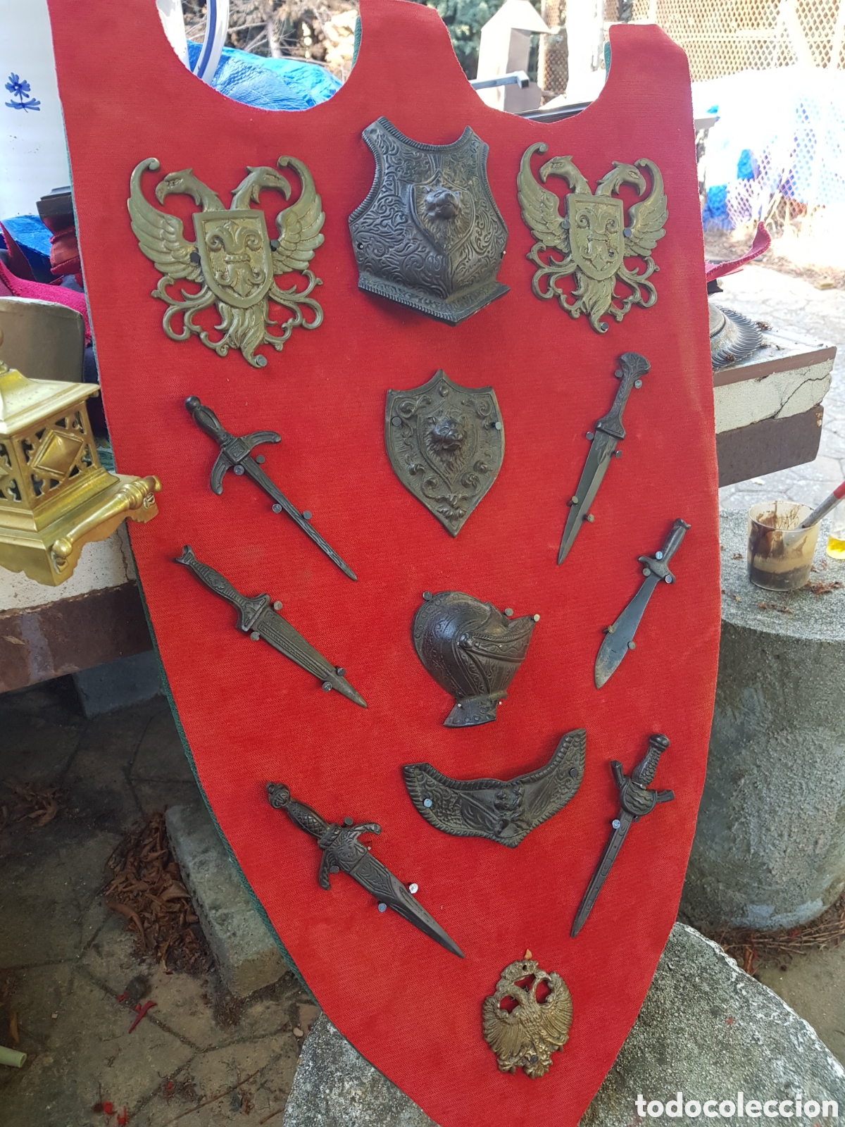 Antig&uuml;edades: ANTIGUO ESCUDO HERALDICO MADERA TERCIOPELO BRONCE Y HIERRO FUNDIDO