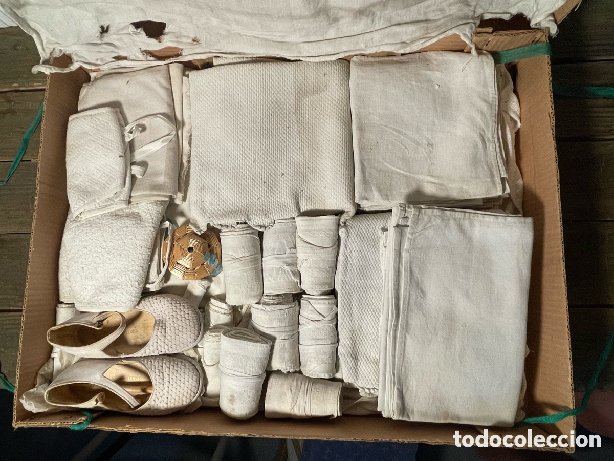 Antiquit&auml;ten: CONJUNTO S&Aacute;BANAS, VENDAS OMBLIGO, ENFERMOS, CHICHONERA, ZAPATOS. PRINCIPIOS S. XX. MANDIL COMADRONA