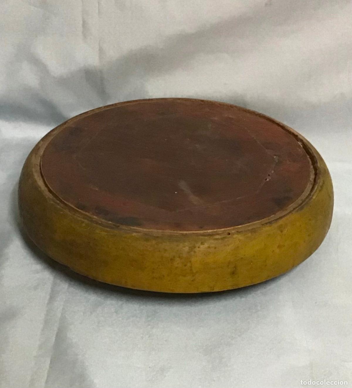 Antig&uuml;edades: ANTIGUA BASE DE MADERA PARA CAMPANA DE CRISTAL