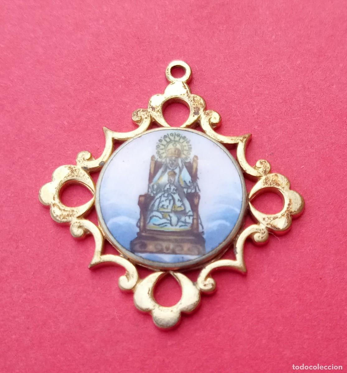 Antig&uuml;edades: Medalla Antigua Virgen de la Merced en Esmalte. Barcelona.