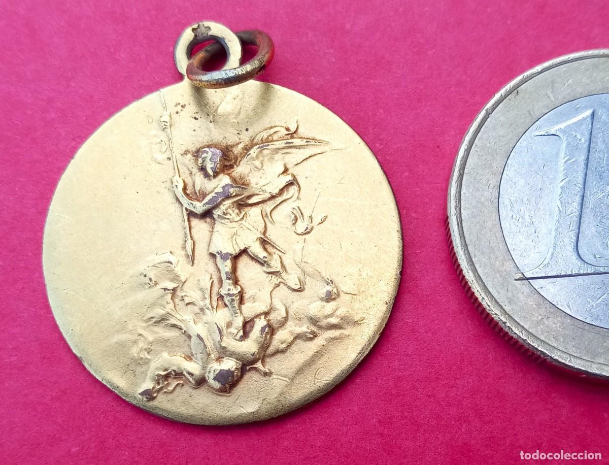 Antig&uuml;edades: Medalla Antigua San Miguel Arc&aacute;ngel Protector.