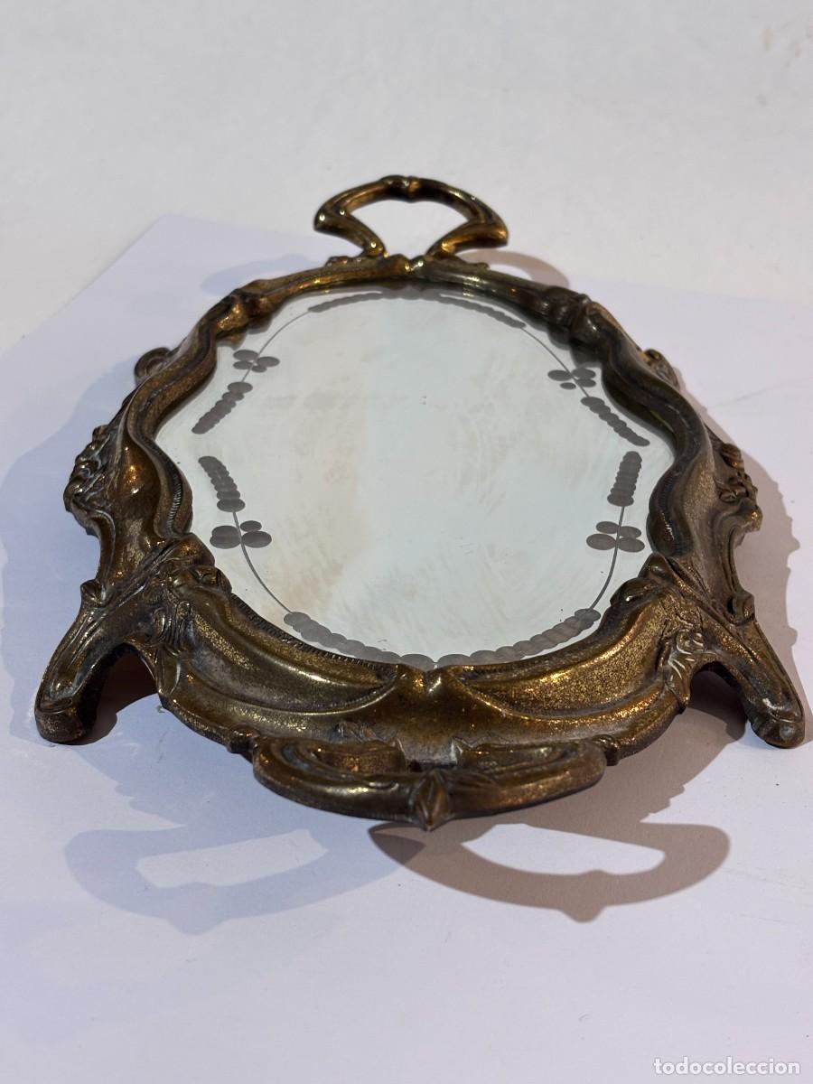 Antig&uuml;edades: Bandeja de bronce con espejo decorado - Foto 4