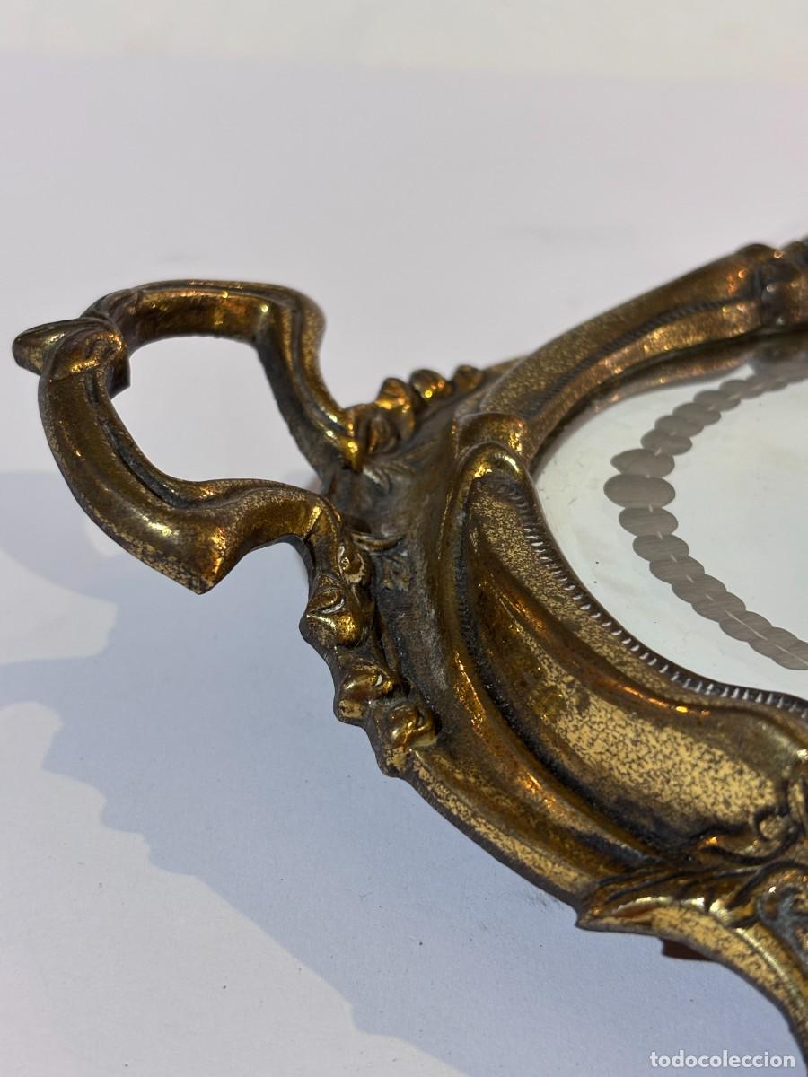 Antig&uuml;edades: Bandeja de bronce con espejo decorado - Foto 6